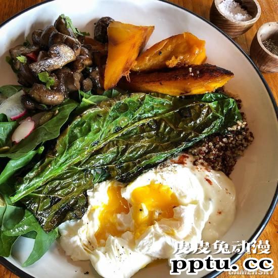 这身材绝对保真 六块腹肌的南非辣模Claudia Jovanovski