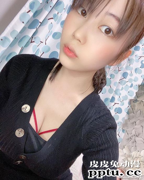 知名写真女优晒打游戏私房照 网友躁动了