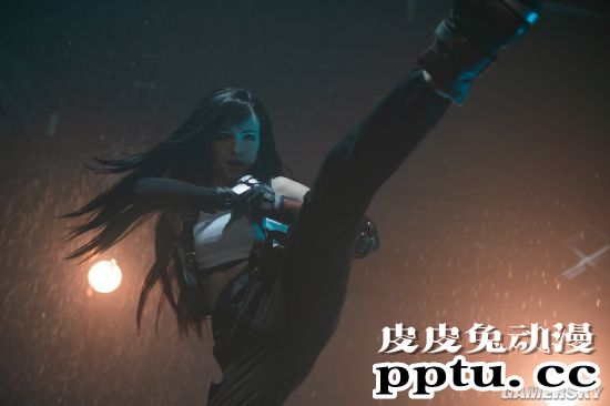 俄妹COS《FF7RE》蒂法 性感与帅气兼顾的女神