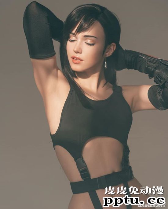 俄妹COS《FF7RE》蒂法 性感与帅气兼顾的女神