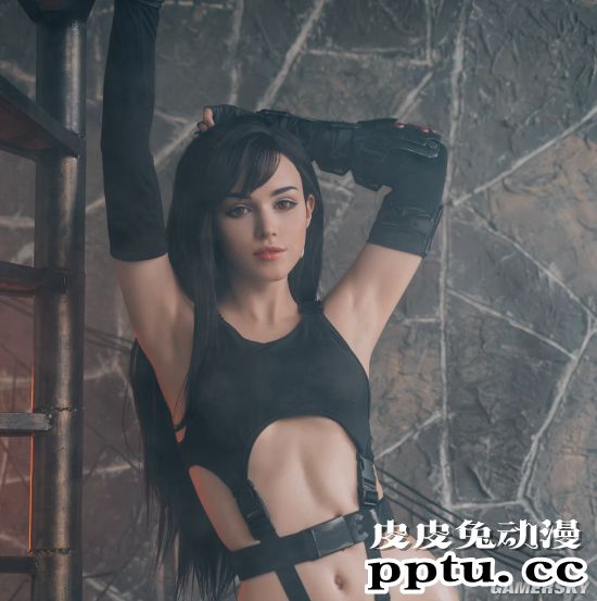 俄妹COS《FF7RE》蒂法 性感与帅气兼顾的女神