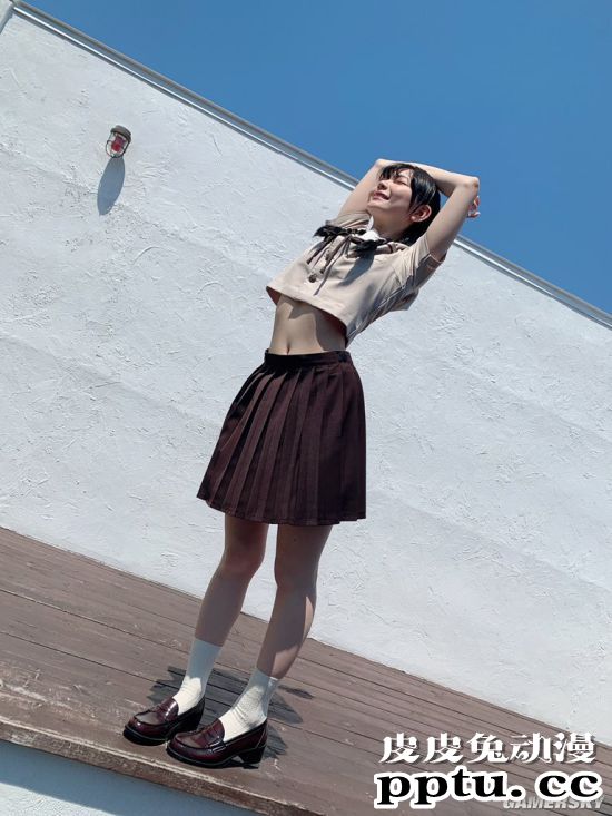 日本2.5次元写真偶像 泳衣与制服两开花