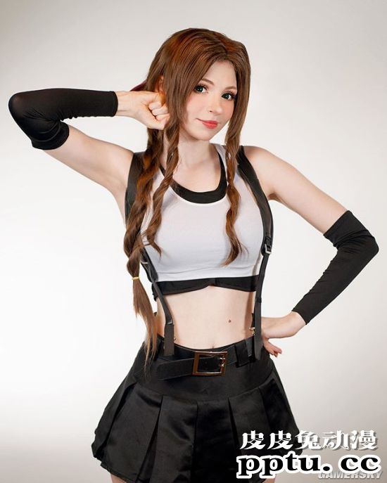 英国正妹COS《FF7RE》爱丽丝 身穿蒂法套装身材惹火-皮皮兔动漫