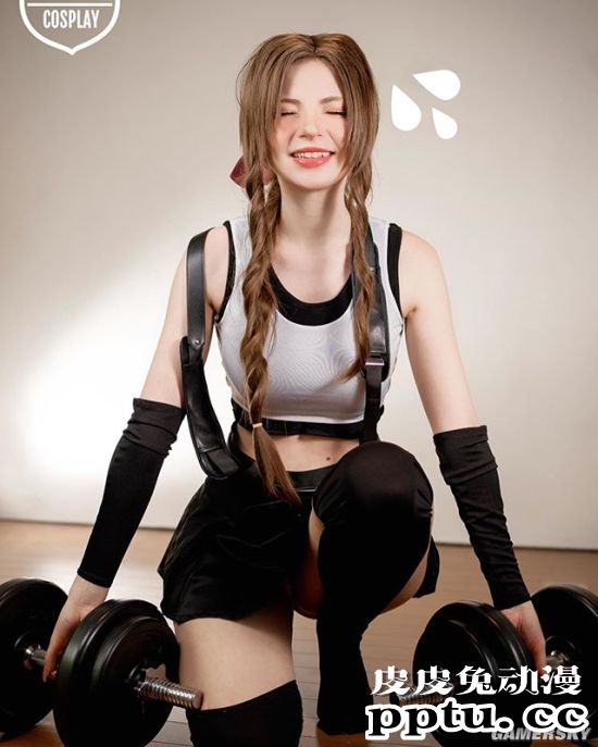 英国正妹COS《FF7RE》爱丽丝 身穿蒂法套装身材惹火