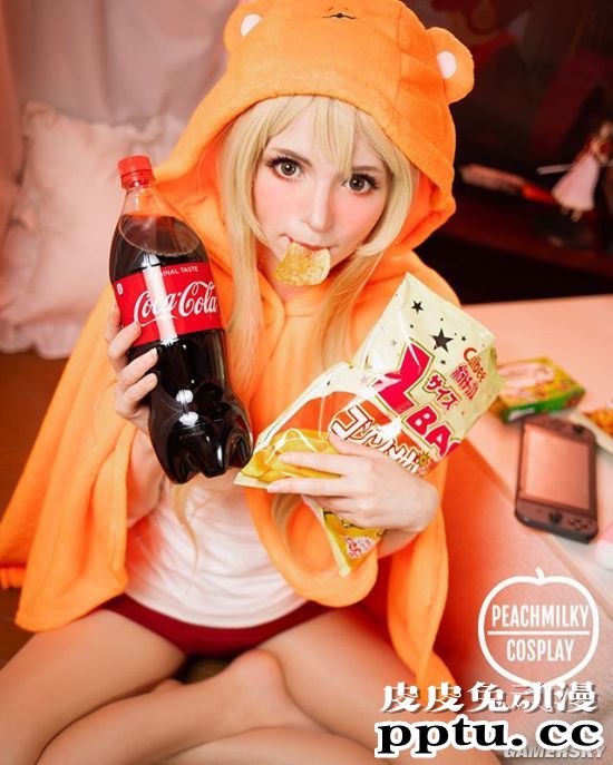 英国正妹COS《FF7RE》爱丽丝 身穿蒂法套装身材惹火