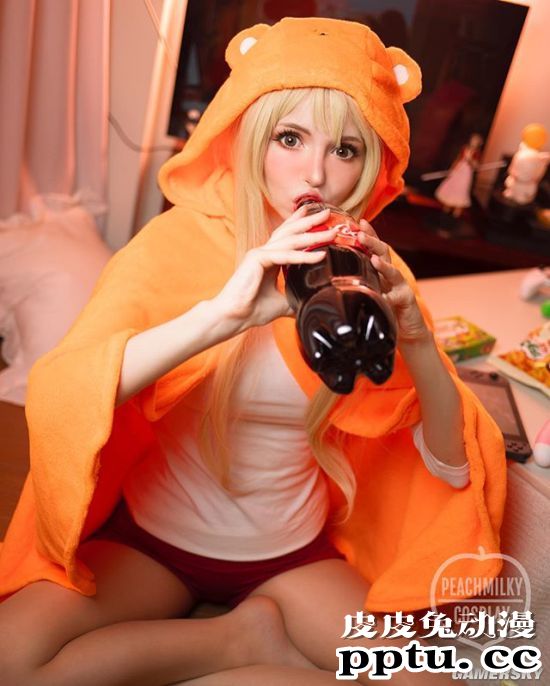 英国正妹COS《FF7RE》爱丽丝 身穿蒂法套装身材惹火