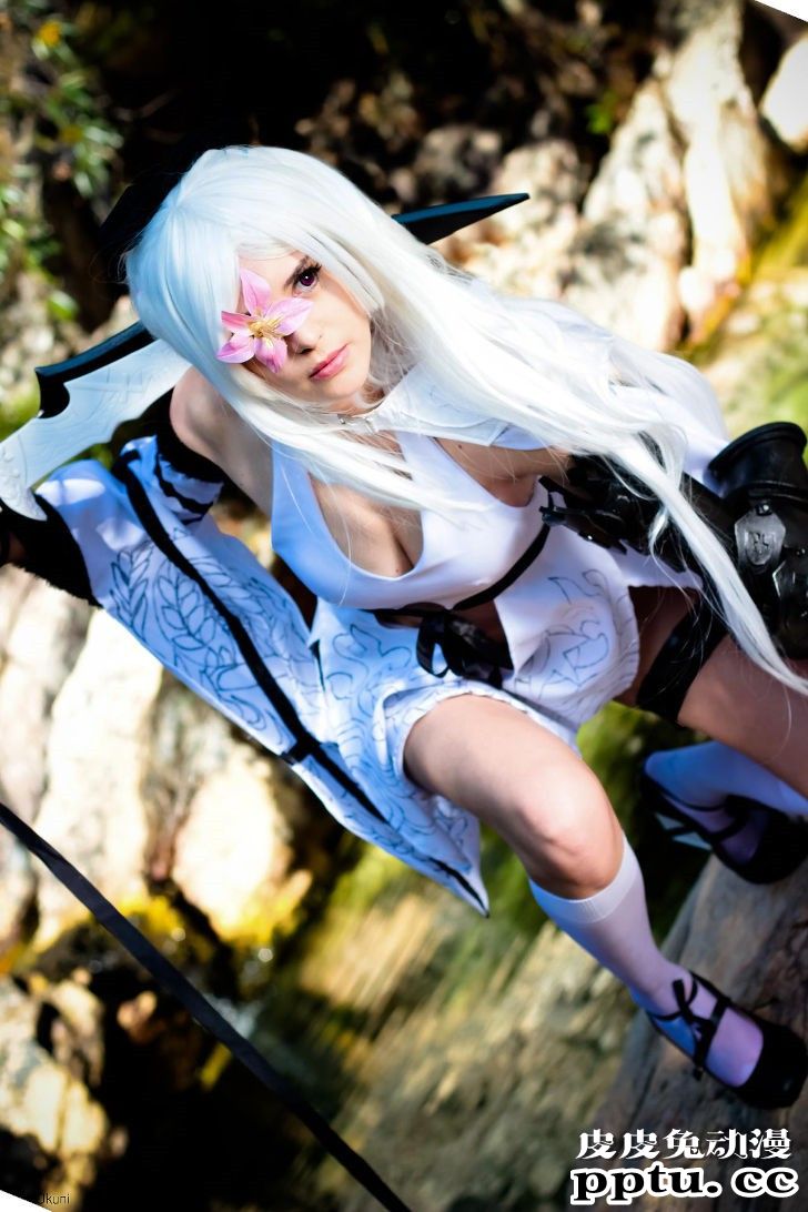 娘化PS5充满胶衣质感 一周大师级CosPlay赏