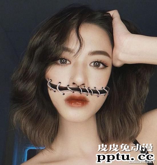 重口味的神仙颜值 以恐怖美妆爆红的网红Hoa Trang