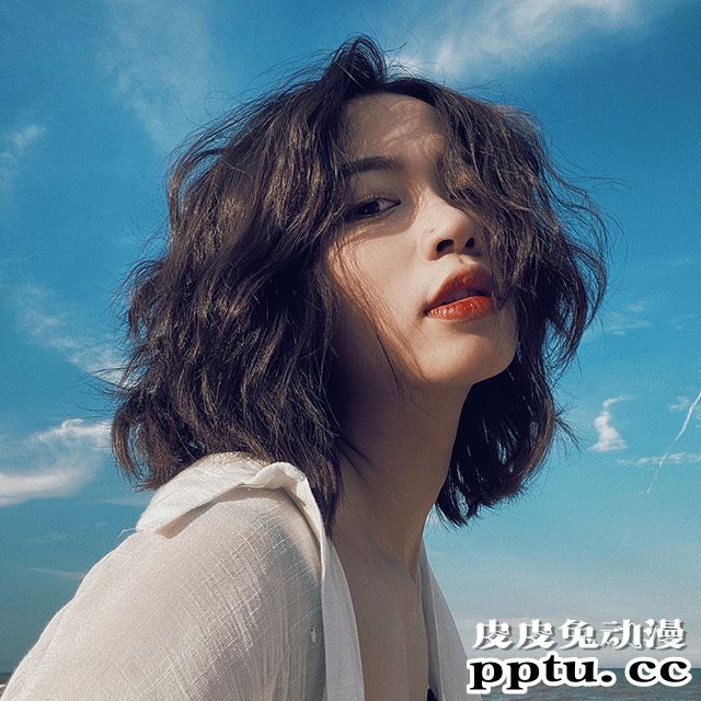 重口味的神仙颜值 以恐怖美妆爆红的网红Hoa Trang