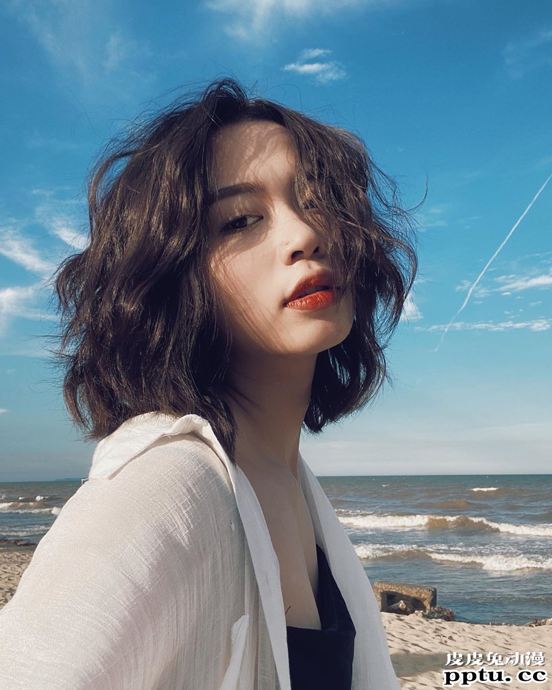 重口味的神仙颜值 以恐怖美妆爆红的网红Hoa Trang