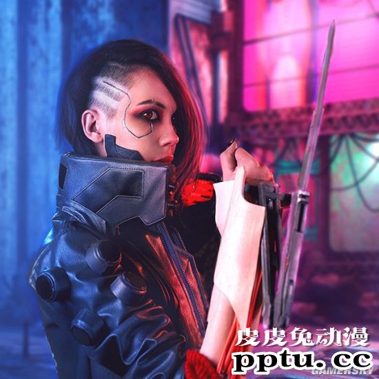 俄夫妻COS《赛博朋克2077》V 针锋相对的男女主角
