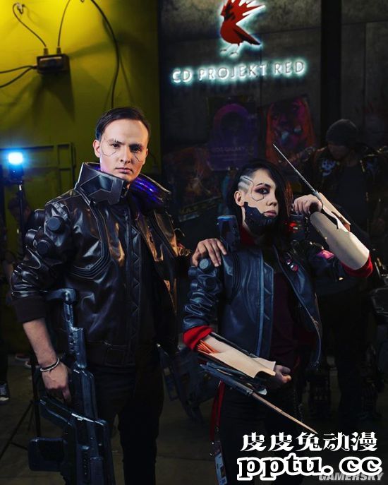 俄夫妻COS《赛博朋克2077》V 针锋相对的男女主角