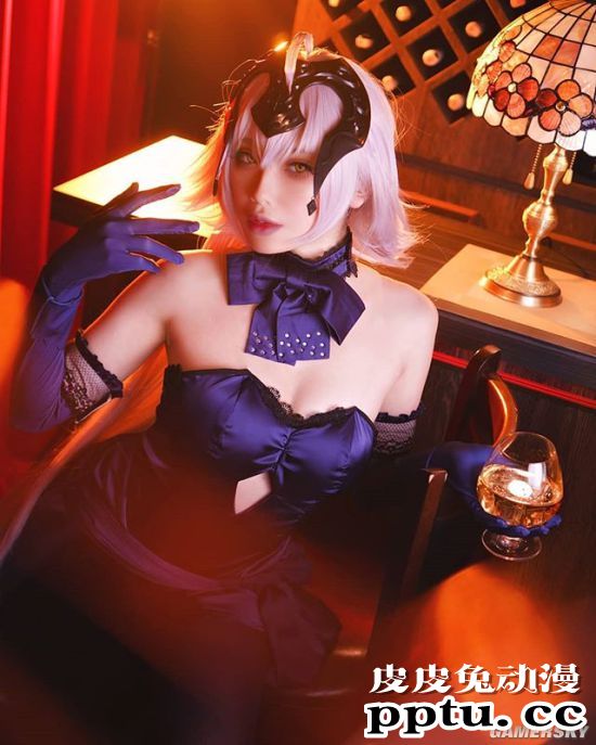 新加坡美腿正妹COSER 妖娆曲线让人倍感热情