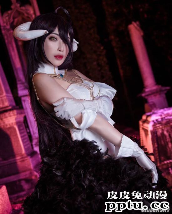 新加坡美腿正妹COSER 妖娆曲线让人倍感热情