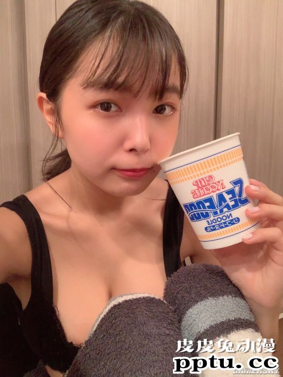 发育暴力的樱花妹 褪去制服才显露有料身材的寺本莉緒