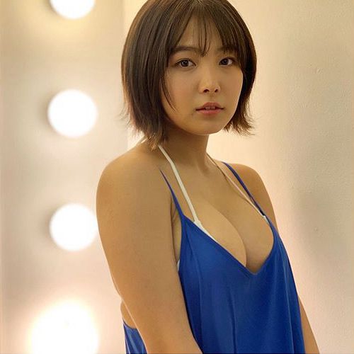 发育暴力的樱花妹 褪去制服才显露有料身材的寺本莉緒