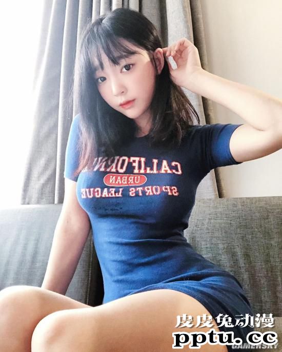 这手柄我也想玩 无辜可爱又有点小坏坏的泡菜妹卿卿