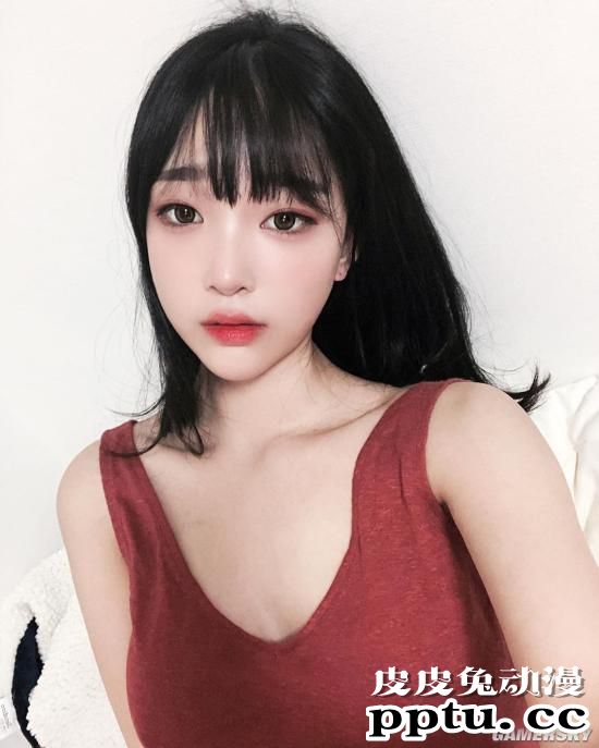 这手柄我也想玩 无辜可爱又有点小坏坏的泡菜妹卿卿