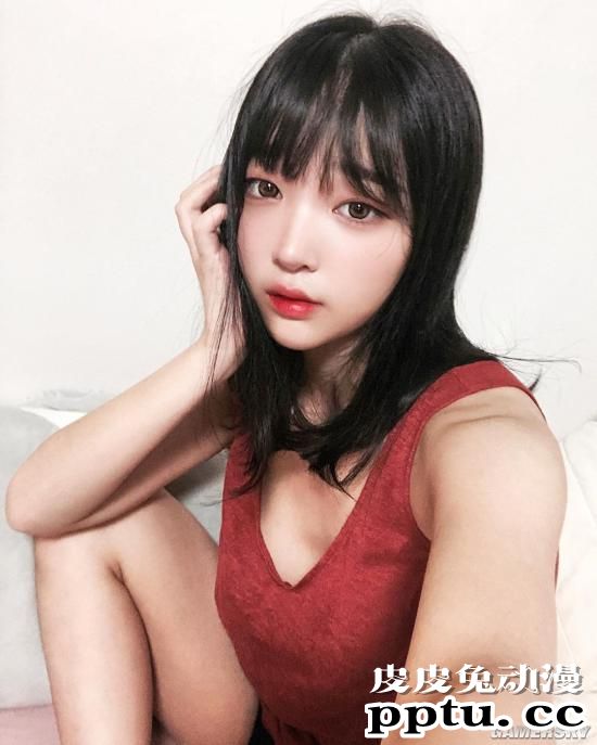 这手柄我也想玩 无辜可爱又有点小坏坏的泡菜妹卿卿