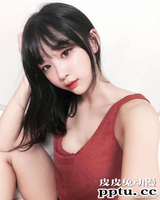 这手柄我也想玩 无辜可爱又有点小坏坏的泡菜妹卿卿