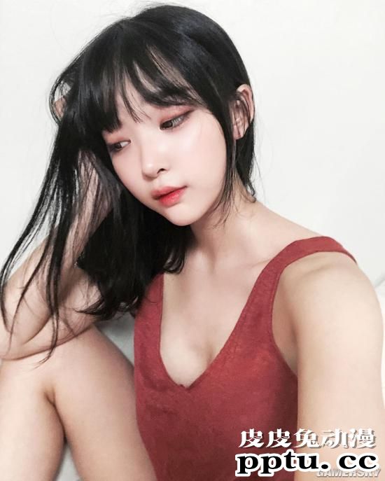 这手柄我也想玩 无辜可爱又有点小坏坏的泡菜妹卿卿