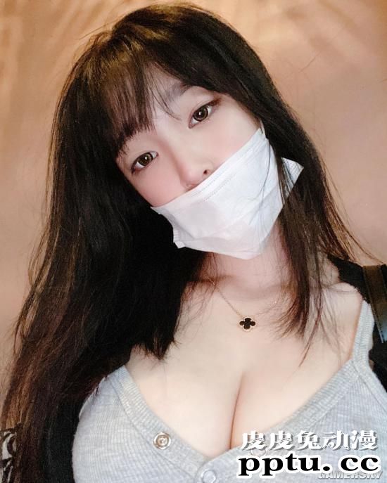 这手柄我也想玩 无辜可爱又有点小坏坏的泡菜妹卿卿