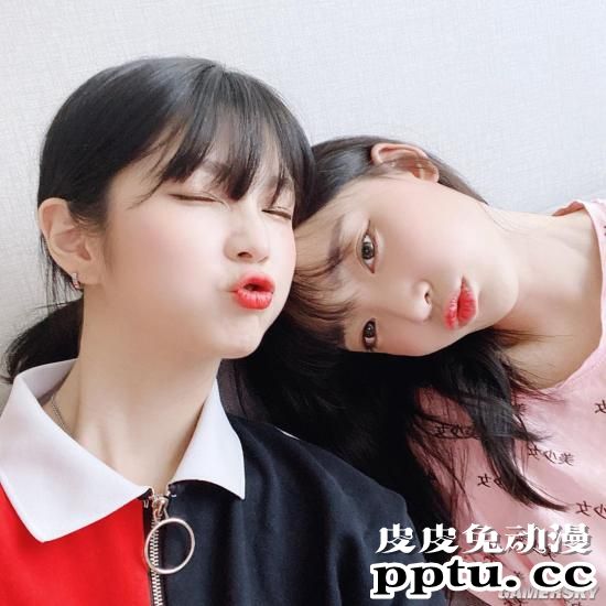 这手柄我也想玩 无辜可爱又有点小坏坏的泡菜妹卿卿