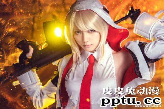 伊织萌与写真女星桃月梨子梦幻联动 拍摄游戏广告美照