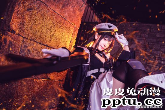 伊织萌与写真女星桃月梨子梦幻联动 拍摄游戏广告美照