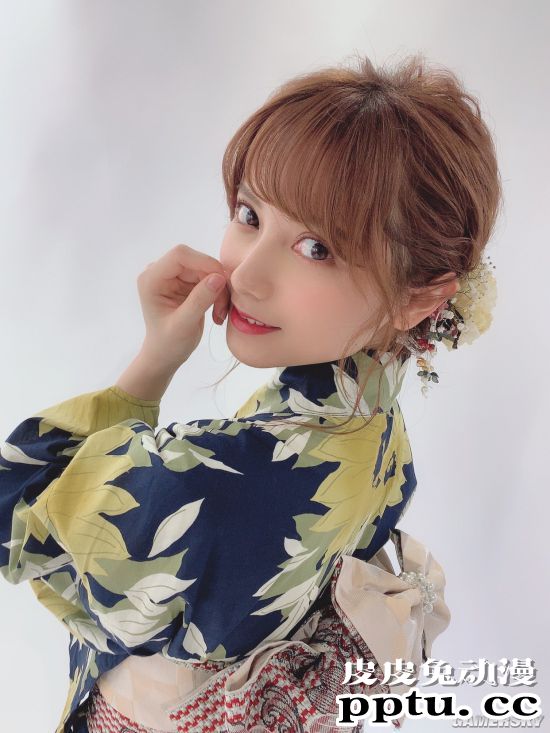 伊织萌与写真女星桃月梨子梦幻联动 拍摄游戏广告美照