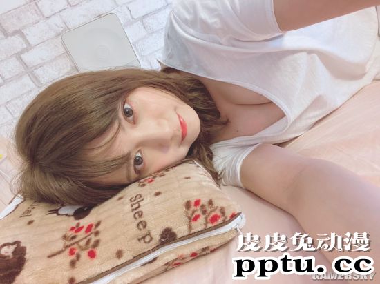 伊织萌与写真女星桃月梨子梦幻联动 拍摄游戏广告美照