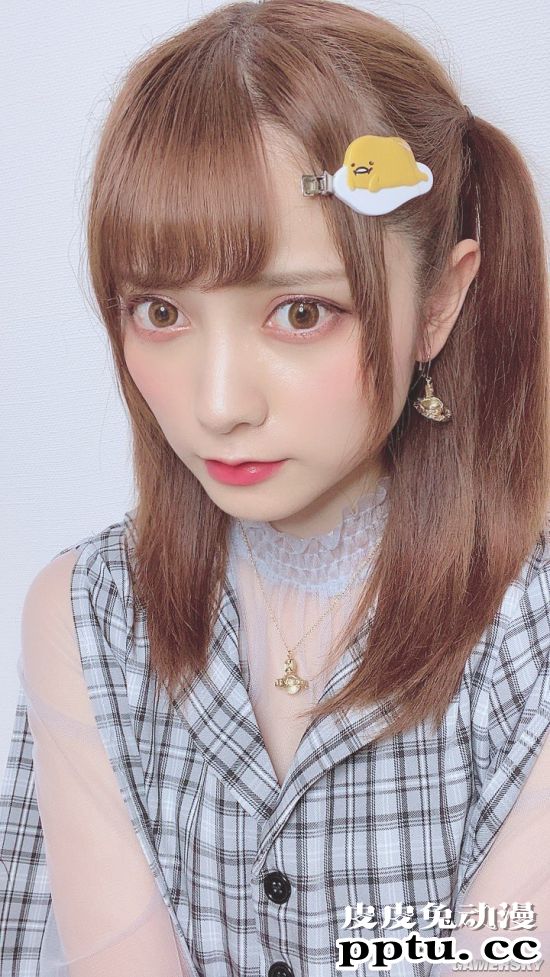 伊织萌与写真女星桃月梨子梦幻联动 拍摄游戏广告美照