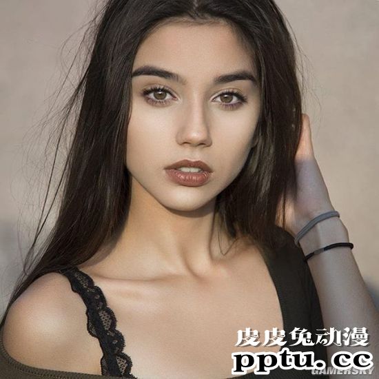 精灵颜值堪称绝品 美腿吸睛的波兰电眼正妹Maja Strojek