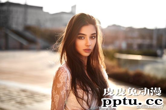 精灵颜值堪称绝品 美腿吸睛的波兰电眼正妹Maja Strojek