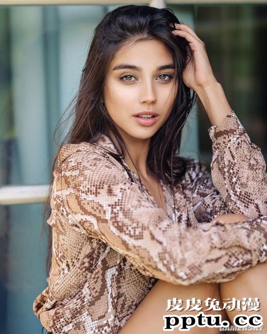 精灵颜值堪称绝品 美腿吸睛的波兰电眼正妹Maja Strojek