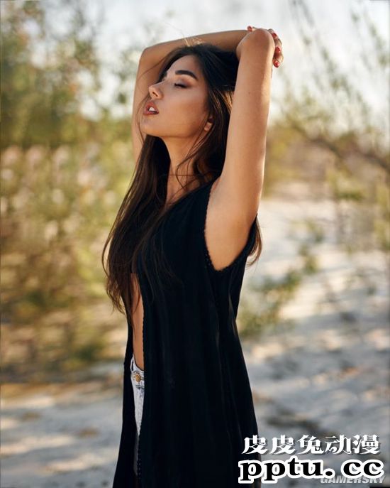 精灵颜值堪称绝品 美腿吸睛的波兰电眼正妹Maja Strojek