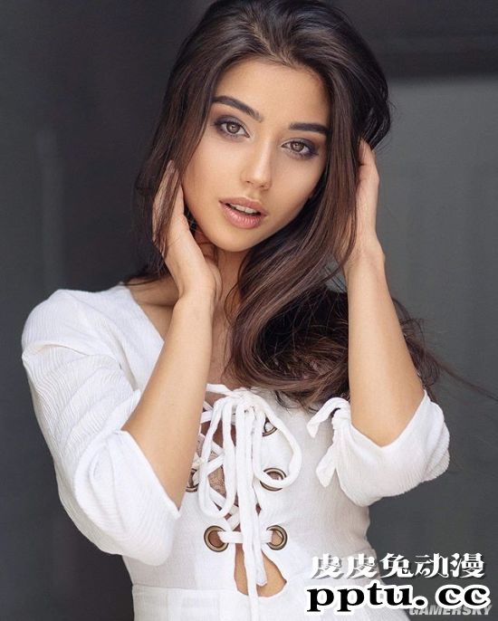 精灵颜值堪称绝品 美腿吸睛的波兰电眼正妹Maja Strojek