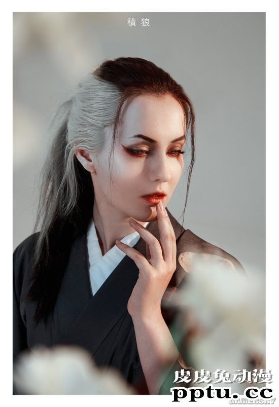 俄妹COS性转《只狼》主角 和服版女狼的受苦之旅