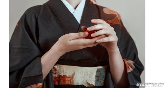 俄妹COS性转《只狼》主角 和服版女狼的受苦之旅