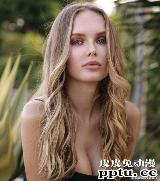 热辣身材胸怀大“痣” 让人肾上腺素飙升的俄罗斯内衣模特Angelina Boyko