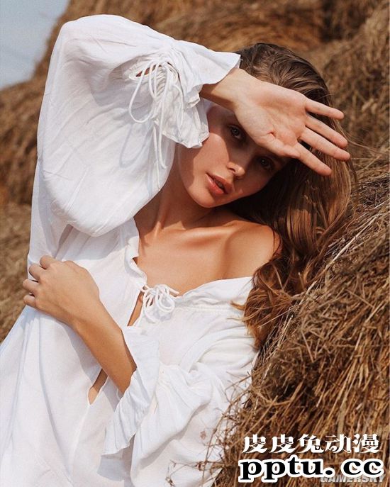 热辣身材胸怀大“痣” 让人肾上腺素飙升的俄罗斯内衣模特Angelina Boyko