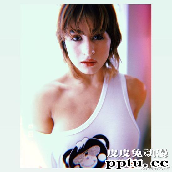 极致火辣点燃你内心的火！混血女模Mia Valentine-皮皮兔动漫