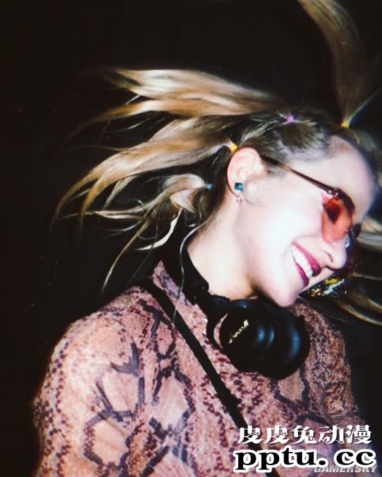 极致火辣点燃你内心的火！混血女模Mia Valentine