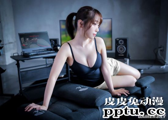 日本COSER伊织萌拍摄电竞椅代言美照 女孩子打游戏也超猛
