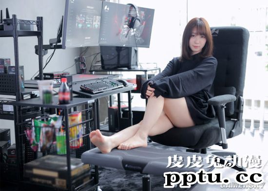 日本COSER伊织萌拍摄电竞椅代言美照 女孩子打游戏也超猛