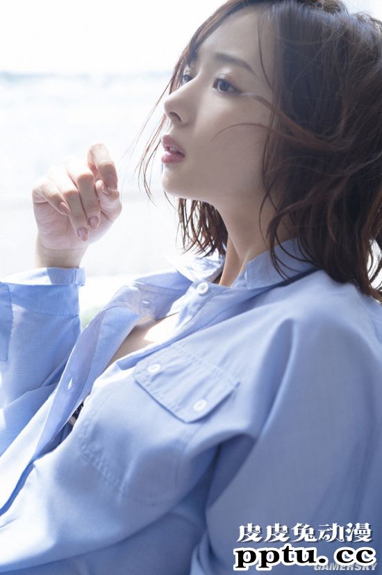 长腿高佻的美女麻将师 火辣性感的短发写真偶像冈田纱佳