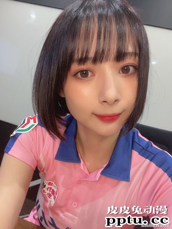 长腿高佻的美女麻将师 火辣性感的短发写真偶像冈田纱佳