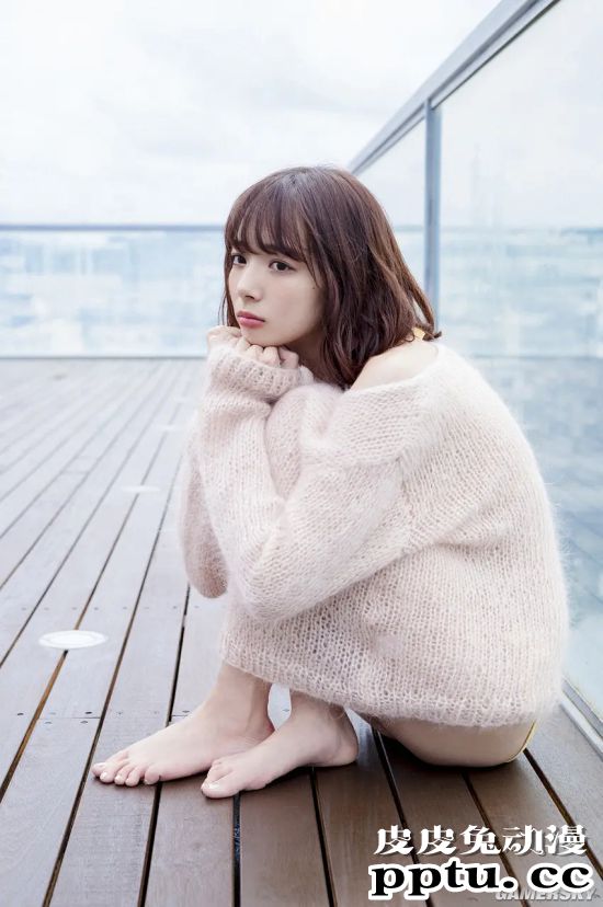 长腿高佻的美女麻将师 火辣性感的短发写真偶像冈田纱佳