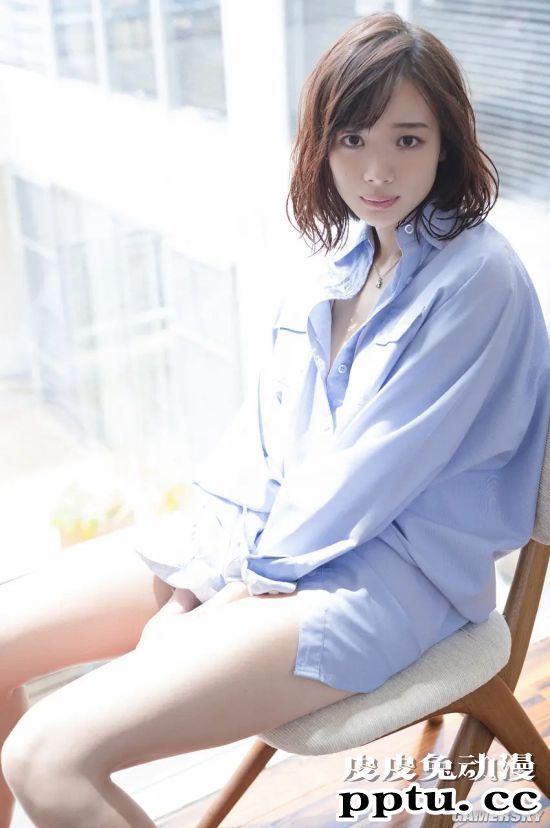 长腿高佻的美女麻将师 火辣性感的短发写真偶像冈田纱佳