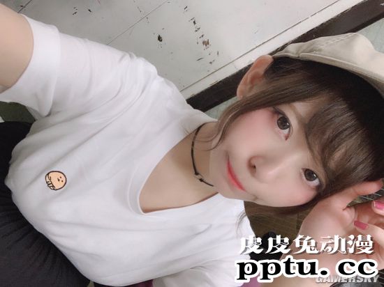 可爱大胆的童颜樱花妹 白皙嫩妹小日向结衣